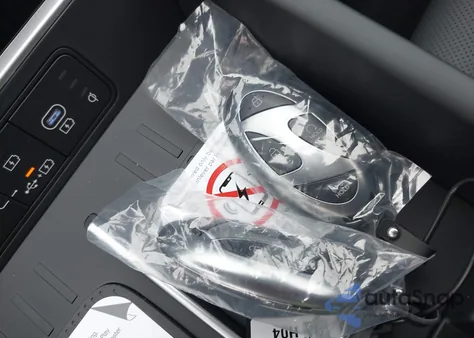 2026 Hyundai Santa Fe Hybrid Sel from USA, damaged, VIN 5NMP2DG17TH104052